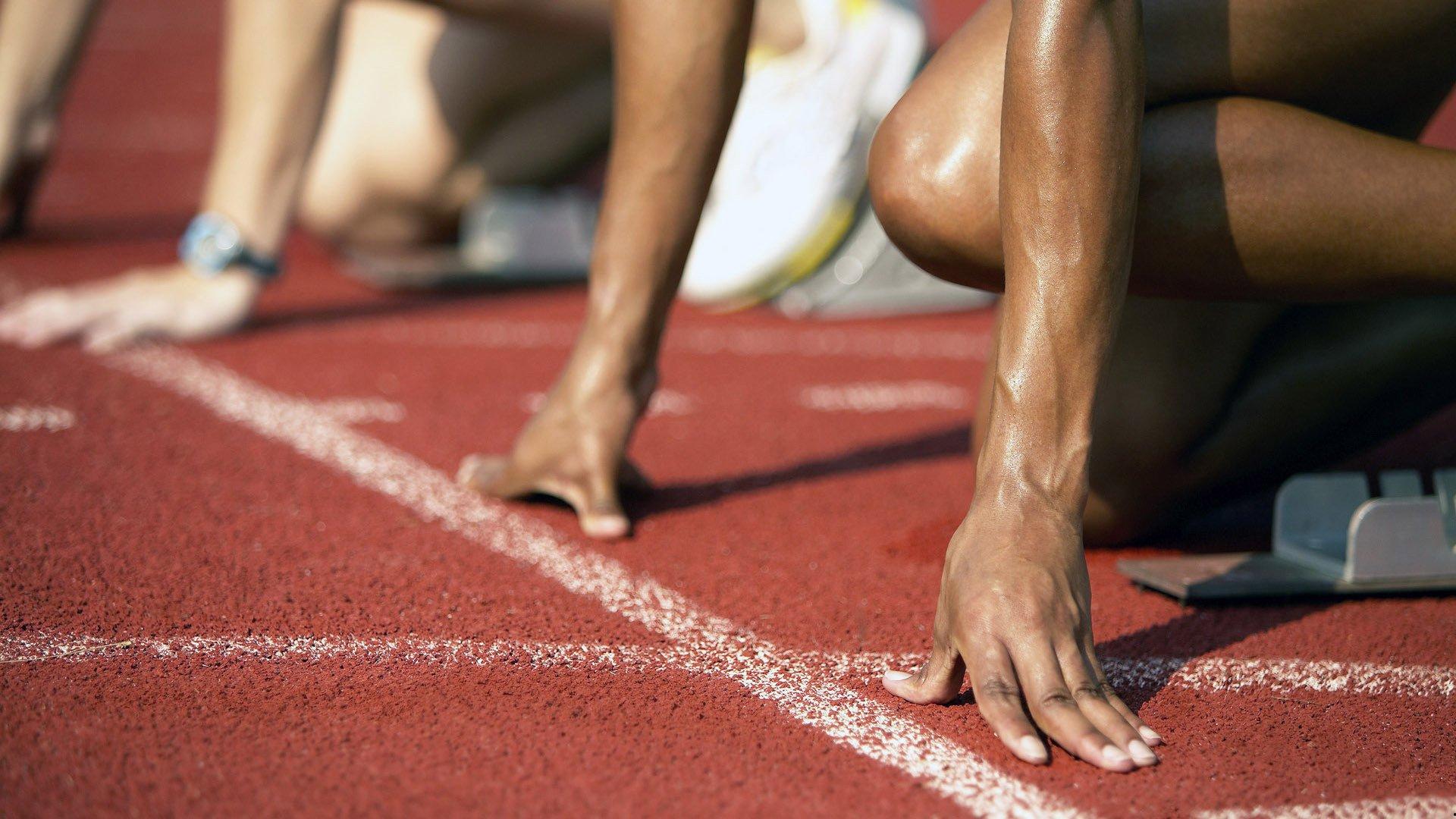 快船季后赛失利引热议，横扫梦碎，鲍威尔替补席谜团成焦点